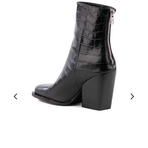 Seychelles size 7.5 black zip back runs small fits 7 - Picture 3 of 3